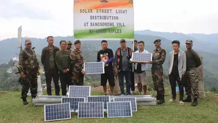 AR , सनबर्ड ट्रस्ट ने मोन और तुएनसांग में सौर स्ट्रीट लाइटें वितरित कीं AR , सनबर्ड ट्रस्ट ने मोन और तुएनसांग में सौर स्ट्रीट लाइटें वितरित कीं