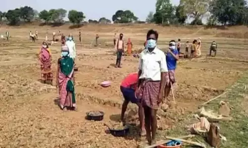 OMG! मनरेगा में फर्जीवाड़ा उजागर, मरे हुए लोगों के नाम का इस्तेमाल, कर रहे हैं मजदूरी OMG! मनरेगा में फर्जीवाड़ा उजागर, मरे हुए लोगों के नाम का इस्तेमाल, कर रहे हैं मजदूरी
