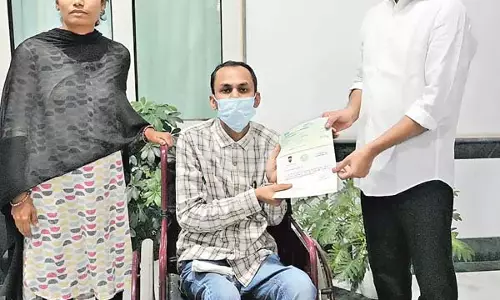 CM कैंसर पीड़ित परिवार के मदद किए CM कैंसर पीड़ित परिवार के मदद किए