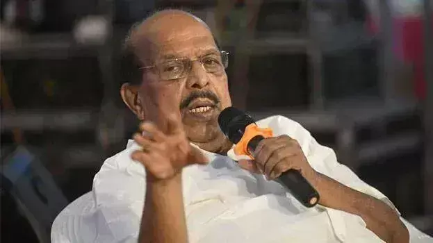 Kerala : डाक मतपत्रों को खोला गया, सत्यापित किया गया और उन्हें ठीक किया गया Kerala : डाक मतपत्रों को खोला गया, सत्यापित किया गया और उन्हें ठीक किया गया