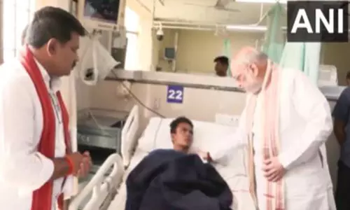 गृह मंत्री अमित शाह हाल ही में नक्सली मुठभेड़ में घायल हुए जवानों से मिलने पहुंचे AIIMS