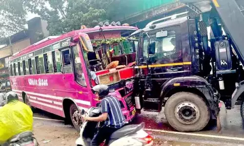 कुट्टियाडी में दुर्घटनाओं की श्रृंखला; लगभग 17 लोग घायल