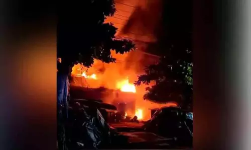 पुथुक्कड़ फूल मिल जलकर खाक; लाखों का नुकसान पुथुक्कड़ फूल मिल जलकर खाक; लाखों का नुकसान