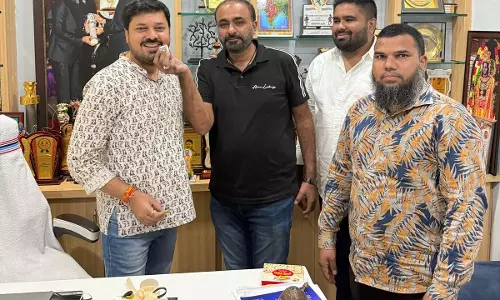 बीजेपी नेता गफ़्फ़ू मेमन ने विधायक अनुज शर्मा को दी जन्मदिन की बधाई बीजेपी नेता गफ़्फ़ू मेमन ने विधायक अनुज शर्मा को दी जन्मदिन की बधाई