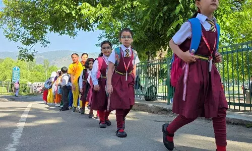 Kashmir के सीमावर्ती जिलों में स्कूल, कॉलेज फिर से खुले Kashmir के सीमावर्ती जिलों में स्कूल, कॉलेज फिर से खुले