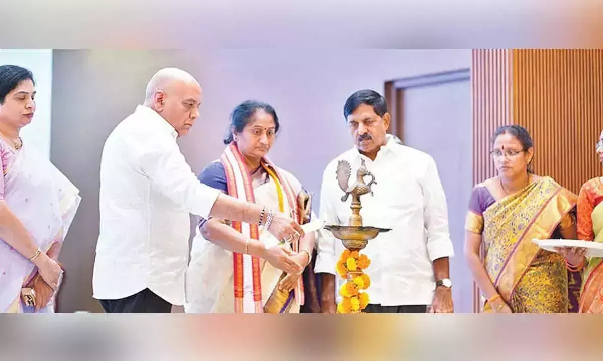 Andhra: दशहरा से पहले हथकरघा सहकारी निकायों के चुनाव होंगे: मंत्री सविता Andhra: दशहरा से पहले हथकरघा सहकारी निकायों के चुनाव होंगे: मंत्री सविता