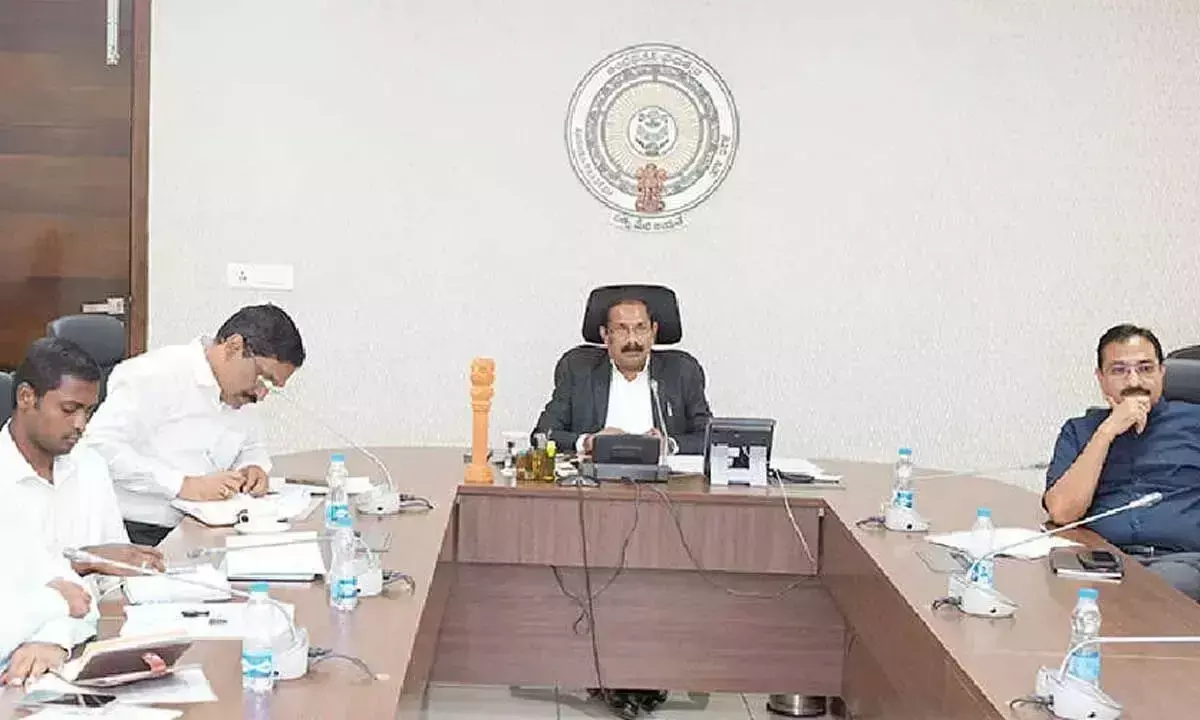 Andhra: मुख्य सचिव ने अंतर्राष्ट्रीय योग दिवस की तैयारियों की समीक्षा की