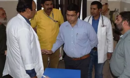 उपायुक्त ने जिला अस्पताल Poonch में गोलाबारी पीड़ितों से मुलाकात की