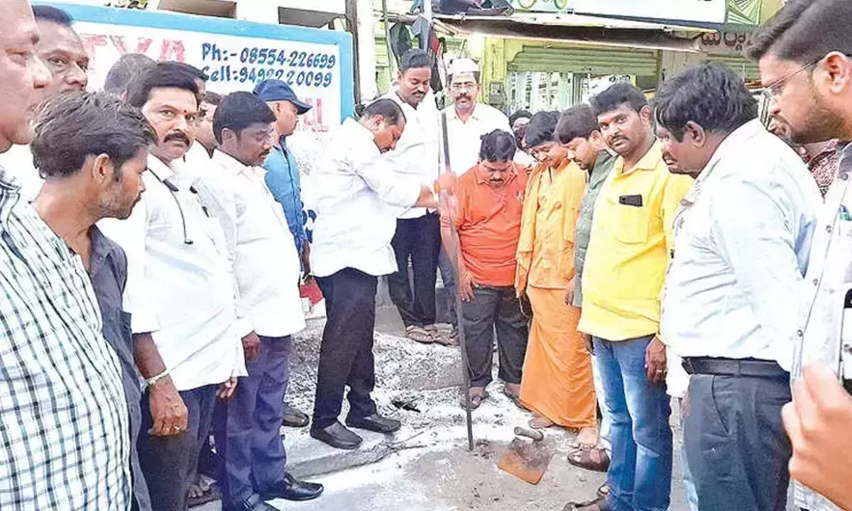 Andhra: शहरी विधायक ने अनंतपुर में जल निकासी कार्य शुरू कराया