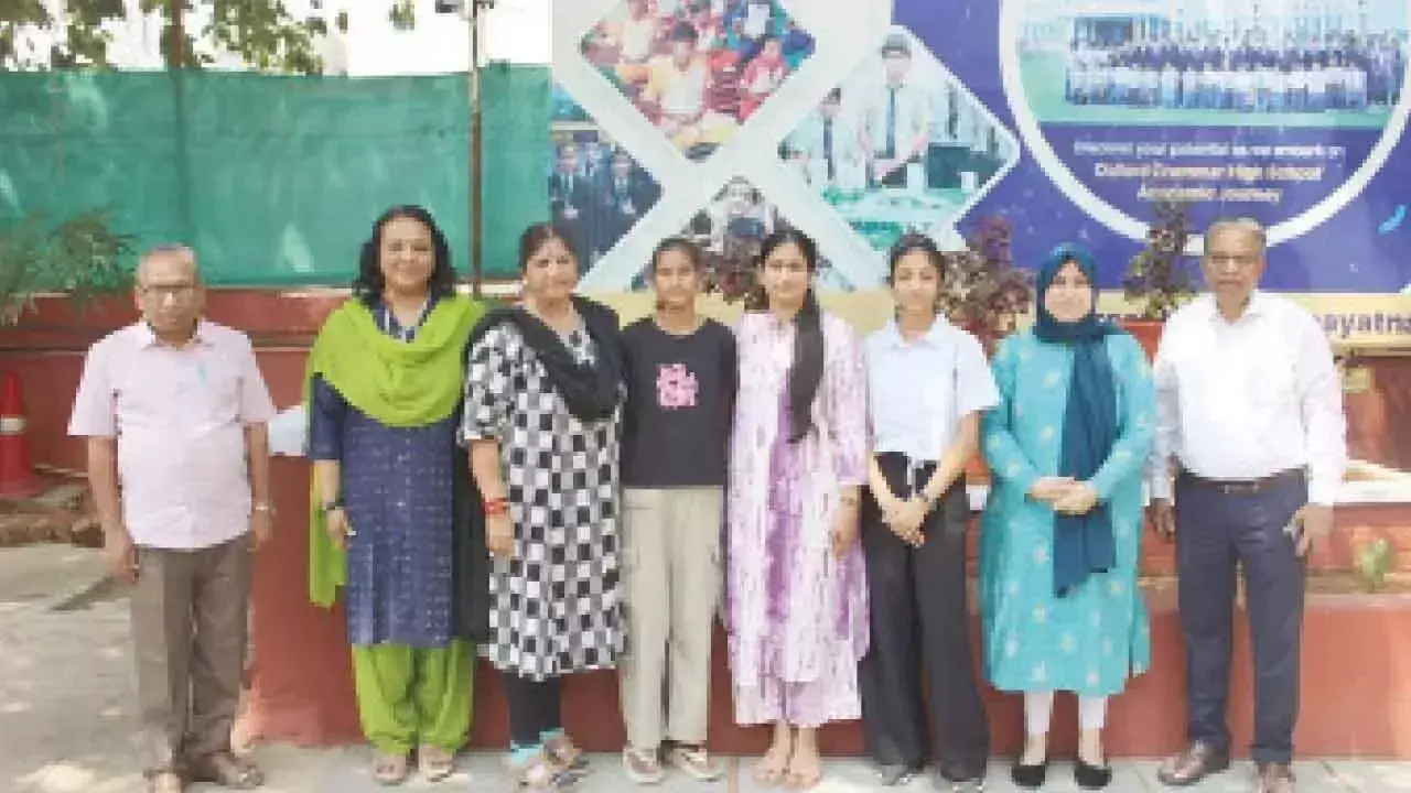 तमाम मुश्किलों का सामना करते हुए शहर की दो लड़कियों ने सीबीएसई परीक्षा में उत्कृष्ट प्रदर्शन किया