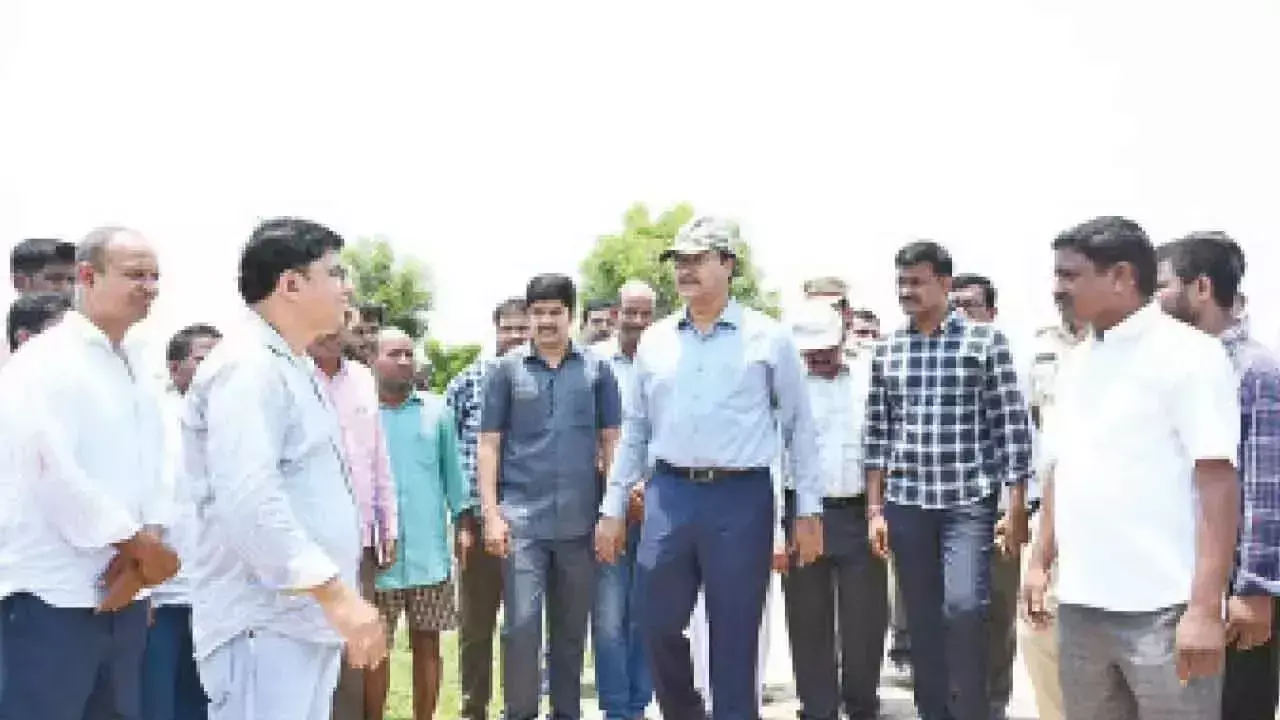 Telangana: हाइड्रा ने कोहेड़ा गांव में 17 एकड़ भूमि पर अवैध निर्माण को ध्वस्त किया