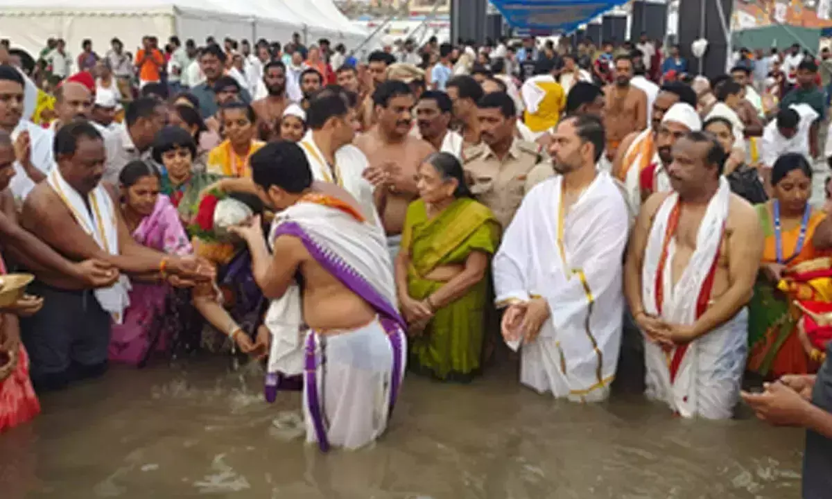 Telangana: सरस्वती पुष्करलु की शुरुआत तेलंगाना के कालेश्वरम से होती है