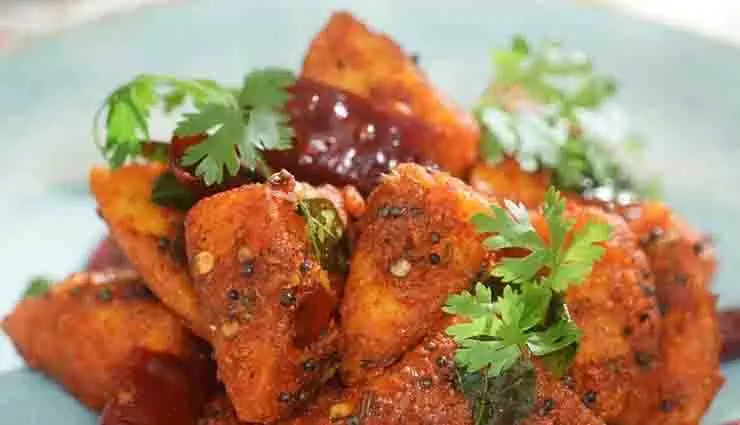 Tawa Idli: मसालेदार भोजन के रूप में सुपरहिट है ये डिश Tawa Idli: मसालेदार भोजन के रूप में सुपरहिट है ये डिश