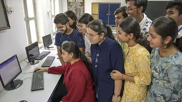 Tamil Nadu : 10वीं कक्षा की सार्वजनिक परीक्षा के परिणाम जारी हो गए Tamil Nadu : 10वीं कक्षा की सार्वजनिक परीक्षा के परिणाम जारी हो गए
