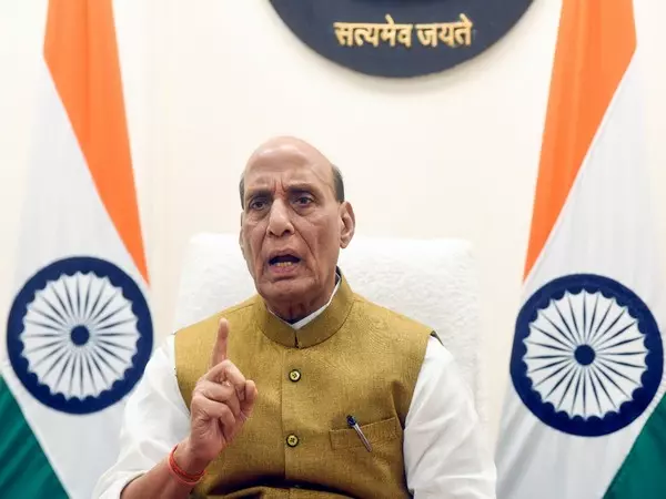 रक्षा मंत्री Rajnath Singh आज भुज वायुसेना स्टेशन का दौरा करेंगे रक्षा मंत्री Rajnath Singh आज भुज वायुसेना स्टेशन का दौरा करेंगे