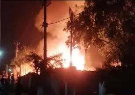 East Champaran: तीन मासूम बच्चियों की आग में जलकर मौत, परिवारों में कोहराम East Champaran: तीन मासूम बच्चियों की आग में जलकर मौत, परिवारों में कोहराम