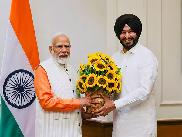 केंद्रीय मंत्री रवनीत सिंह बिट्टू ने PM Modi से मुलाकात की केंद्रीय मंत्री रवनीत सिंह बिट्टू ने PM Modi से मुलाकात की