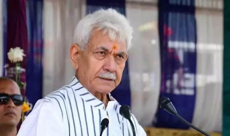 आतंकवादियों और उनके आकाओं में कोई अंतर नहीं: LG Sinha आतंकवादियों और उनके आकाओं में कोई अंतर नहीं: LG Sinha
