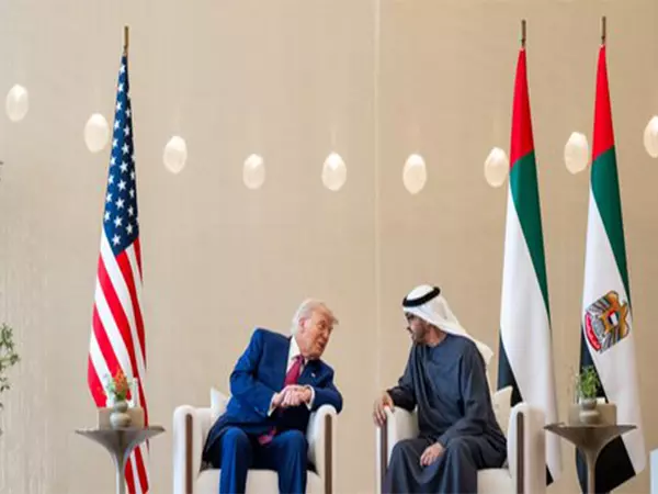 Trump ने यूएई के साथ 200 बिलियन अमेरिकी डॉलर के सौदे किए, बुर्ज खलीफा अमेरिकी झंडे के रंगों में जगमगा उठा Trump ने यूएई के साथ 200 बिलियन अमेरिकी डॉलर के सौदे किए, बुर्ज खलीफा अमेरिकी झंडे के रंगों में जगमगा उठा