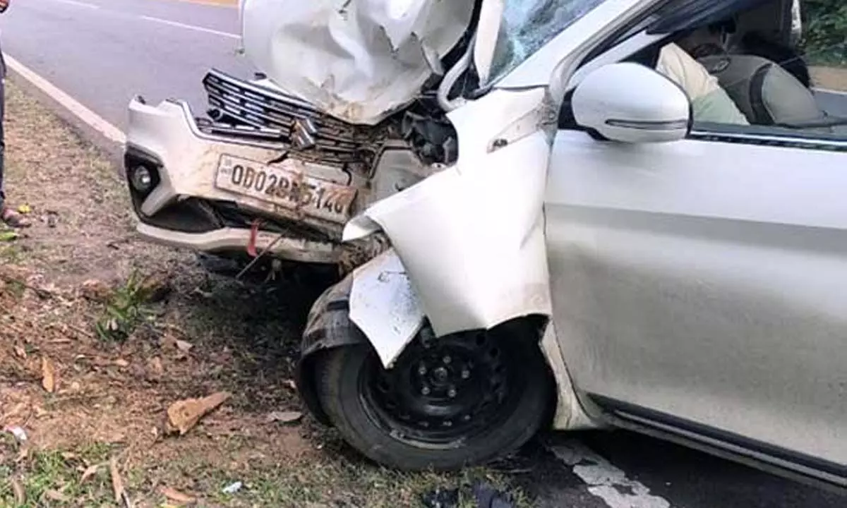 सड़क दुर्घटना में एक ही परिवार के 3 लोगों की मौत सड़क दुर्घटना में एक ही परिवार के 3 लोगों की मौत