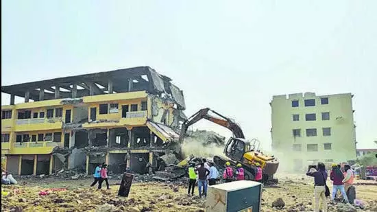 Vasai: निर्माण के नाम पर भ्रष्टाचार का साम्राज्य Vasai: निर्माण के नाम पर भ्रष्टाचार का साम्राज्य