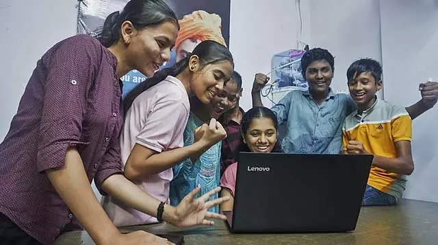 Tamil Nadu : 10वीं कक्षा में 93.80% उत्तीर्णता दर Tamil Nadu : 10वीं कक्षा में 93.80% उत्तीर्णता दर