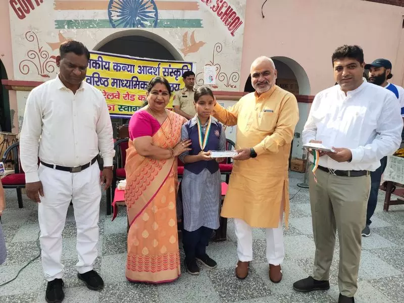 Karnal के सरकारी स्कूल की 34 मेधावी छात्राओं को किया गया सम्मानित Karnal के सरकारी स्कूल की 34 मेधावी छात्राओं को किया गया सम्मानित