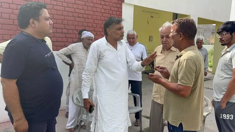 Haryana : भिवानी के सेक्टर 13 में जल संकट, निवासियों ने किया प्रदर्शन Haryana : भिवानी के सेक्टर 13 में जल संकट, निवासियों ने किया प्रदर्शन