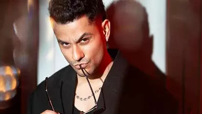 भारत-पाक तनाव पर लेट रिएक्शन देना पड़ा कुणाल खेमू को भारी, ट्रोल्स ने ली क्लास भारत-पाक तनाव पर लेट रिएक्शन देना पड़ा कुणाल खेमू को भारी, ट्रोल्स ने ली क्लास