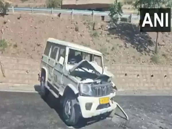 कांग्रेस विधायक गुलाम अहमद के काफिले में शामिल वाहन Ramban में ट्रक से टकराया कांग्रेस विधायक गुलाम अहमद के काफिले में शामिल वाहन Ramban में ट्रक से टकराया