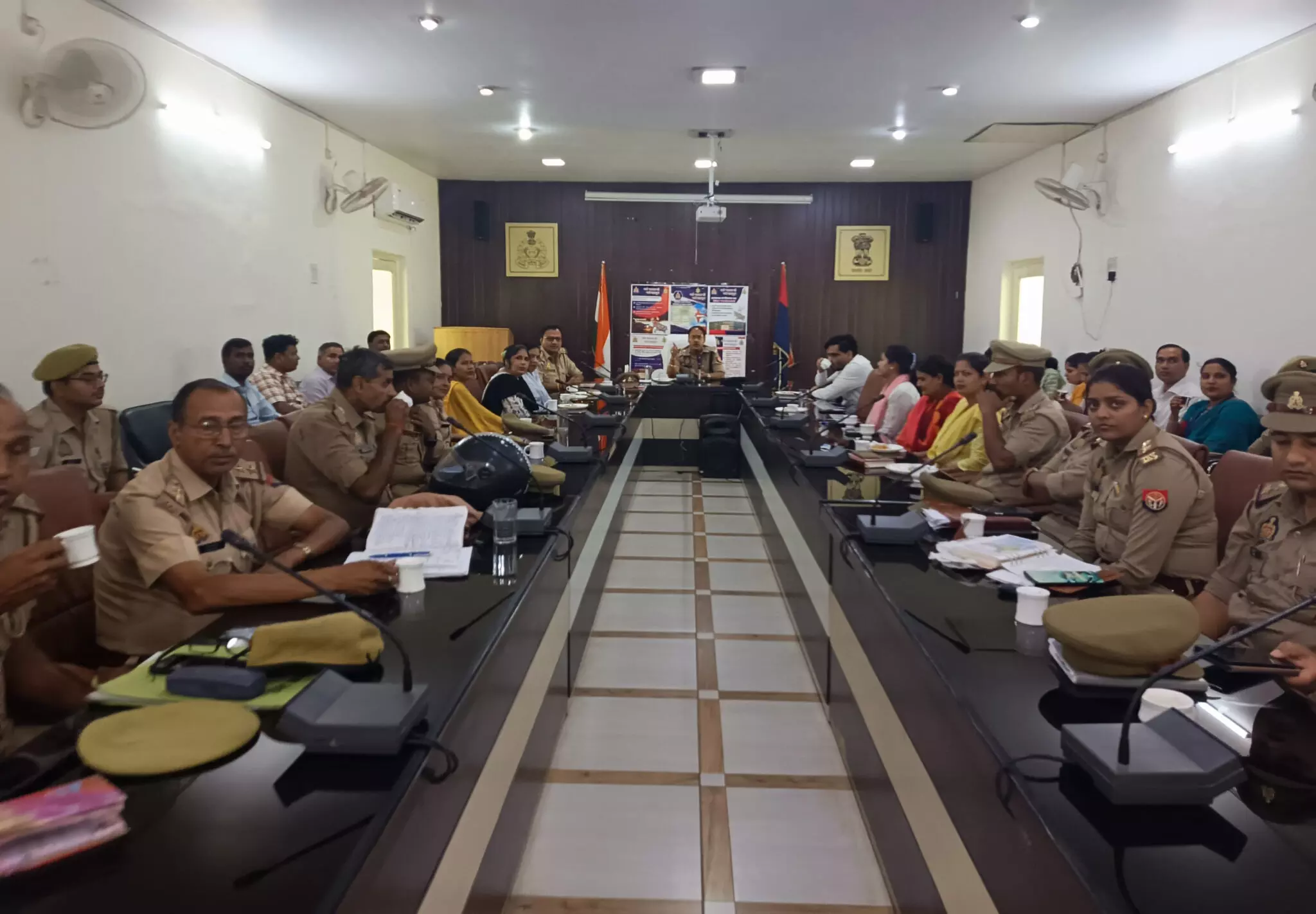 Farrukhabad: एएसपी ने ली एसजीपीयू एवं एएचटी की मासिक बैठक Farrukhabad: एएसपी ने ली एसजीपीयू एवं एएचटी की मासिक बैठक