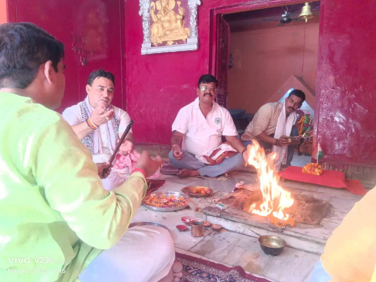 Varanasi: सैनिकों की रक्षा के लिए रुद्राभिषेक महामृत्युंजय जाप का हुआ आयोजन Varanasi: सैनिकों की रक्षा के लिए रुद्राभिषेक महामृत्युंजय जाप का हुआ आयोजन