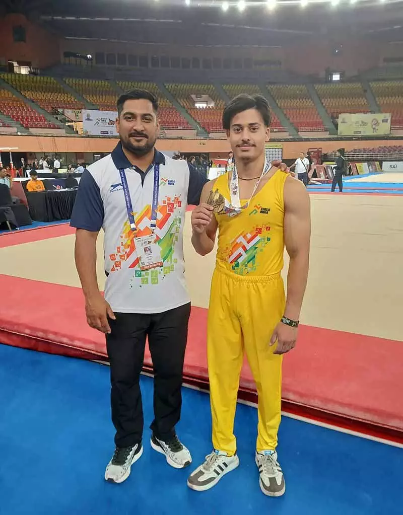 किशोर जिमनास्ट ने चोट से लड़ते हुए National Youth Games में स्वर्ण पदक जीता किशोर जिमनास्ट ने चोट से लड़ते हुए National Youth Games में स्वर्ण पदक जीता