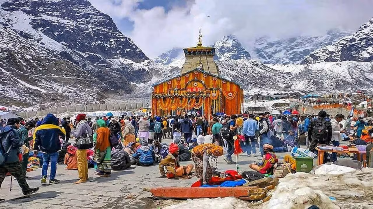 Dehradoon: चारधाम यात्रा में भारत-पाक तनाव के चलते कम हुए श्रद्धालु Dehradoon: चारधाम यात्रा में भारत-पाक तनाव के चलते कम हुए श्रद्धालु