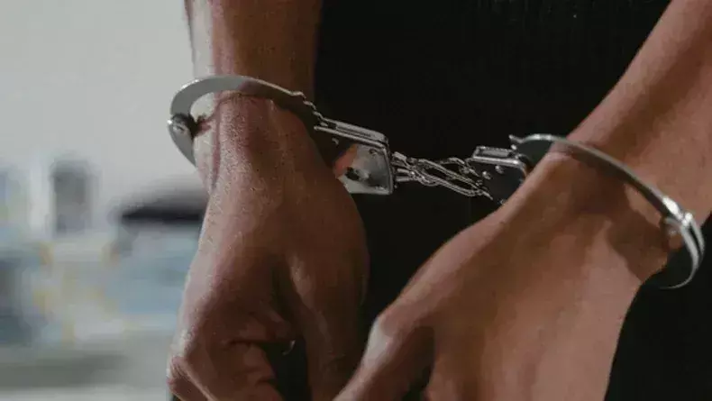Palamu: नाबालिग के साथ दुष्कर्म का प्रयास मामले में 4 आरोपी गिरफ्तार Palamu: नाबालिग के साथ दुष्कर्म का प्रयास मामले में 4 आरोपी गिरफ्तार