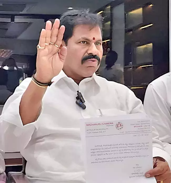 मैदुकुरु नगरपालिका अध्यक्ष ने YSRCP से इस्तीफा दिया मैदुकुरु नगरपालिका अध्यक्ष ने YSRCP से इस्तीफा दिया