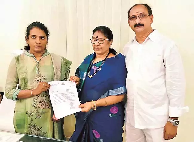 Andhra : समरलाकोटा नगरपालिका अध्यक्ष के खिलाफ अविश्वास प्रस्ताव Andhra : समरलाकोटा नगरपालिका अध्यक्ष के खिलाफ अविश्वास प्रस्ताव