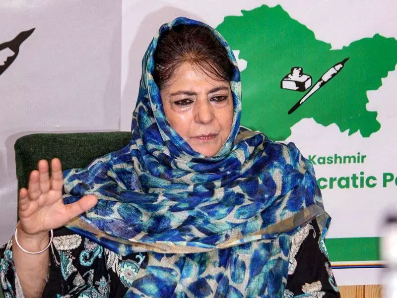 Mehbooba Mufti ने भारत-पाकिस्तान तनाव के बीच तुलबुल परियोजना के पुनरुद्धार की आलोचना की Mehbooba Mufti ने भारत-पाकिस्तान तनाव के बीच तुलबुल परियोजना के पुनरुद्धार की आलोचना की