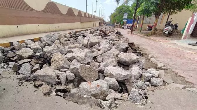 Indore: खजराना मंदिर का सर्विस रोड 25 दिन के लिए बंद, लाखों भक्त आते हैं यहां Indore: खजराना मंदिर का सर्विस रोड 25 दिन के लिए बंद, लाखों भक्त आते हैं यहां