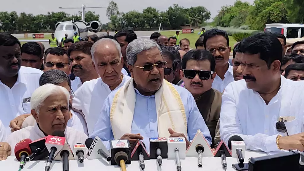 साधना सम्मेलन में एक लाख लोगों को अधिकार पत्र वितरित किए गए: CM Siddaramaiah साधना सम्मेलन में एक लाख लोगों को अधिकार पत्र वितरित किए गए: CM Siddaramaiah