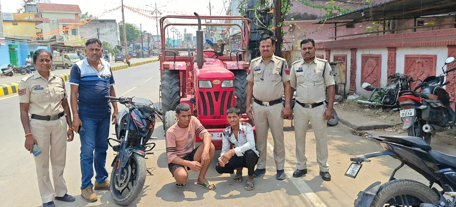 10 लाख का माल बरामद, ट्रैक्टर चोरी का खुलासा 10 लाख का माल बरामद, ट्रैक्टर चोरी का खुलासा