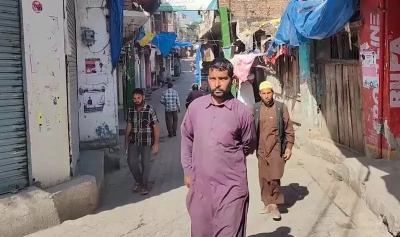Poonch के सलोत्री गांव में स्थानीय लोग घर लौटने लगे, भारत-पाक तनाव कम Poonch के सलोत्री गांव में स्थानीय लोग घर लौटने लगे, भारत-पाक तनाव कम