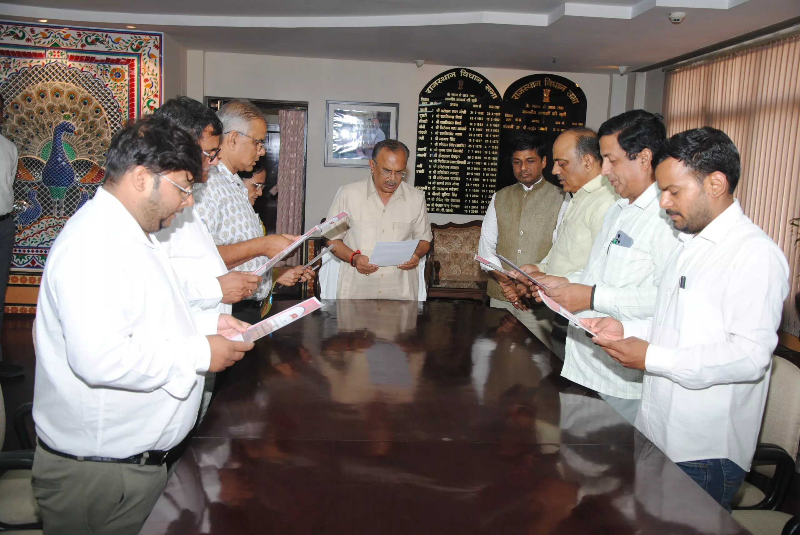 Rajasthan विधान सभा अधिकारी परिषद को विधानसभा अध्यक्ष ने दिलाई शपथ Rajasthan विधान सभा अधिकारी परिषद को विधानसभा अध्यक्ष ने दिलाई शपथ
