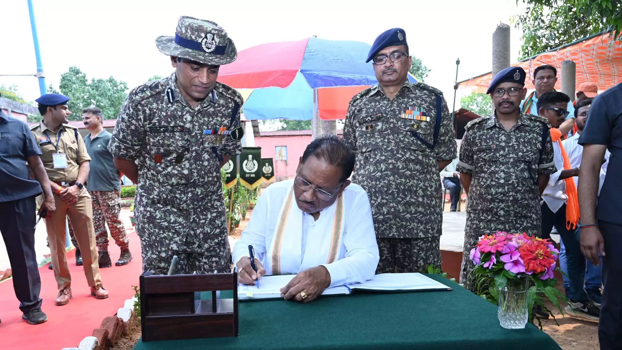 मुख्यमंत्री विष्णुदेव साय ने ITBP कैंप में जवानों से की मुलाकात, वीरता को किया नमन मुख्यमंत्री विष्णुदेव साय ने ITBP कैंप में जवानों से की मुलाकात, वीरता को किया नमन