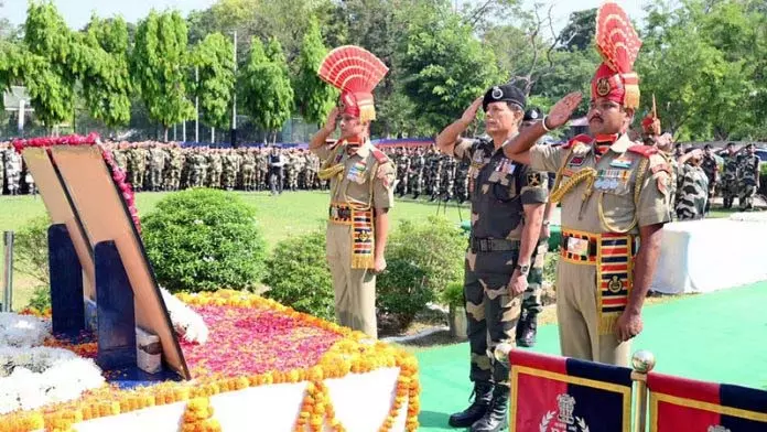 BSF प्रमुख ने ऑपरेशन सिंदूर के दौरान सुरक्षा स्थिति की समीक्षा की BSF प्रमुख ने ऑपरेशन सिंदूर के दौरान सुरक्षा स्थिति की समीक्षा की