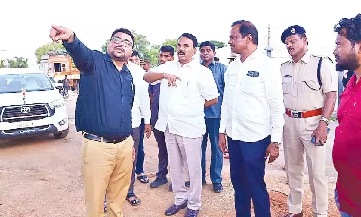 Telangana: रेवंत, उप मुख्यमंत्री 18 मई को इंदिरा सौर गिरि जल विकासम योजना का शुभारंभ करेंगे Telangana: रेवंत, उप मुख्यमंत्री 18 मई को इंदिरा सौर गिरि जल विकासम योजना का शुभारंभ करेंगे