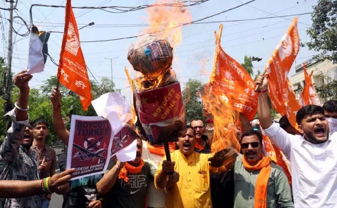 RBD ने चीन-पाकिस्तान, तुर्की के खिलाफ विरोध प्रदर्शन किया RBD ने चीन-पाकिस्तान, तुर्की के खिलाफ विरोध प्रदर्शन किया