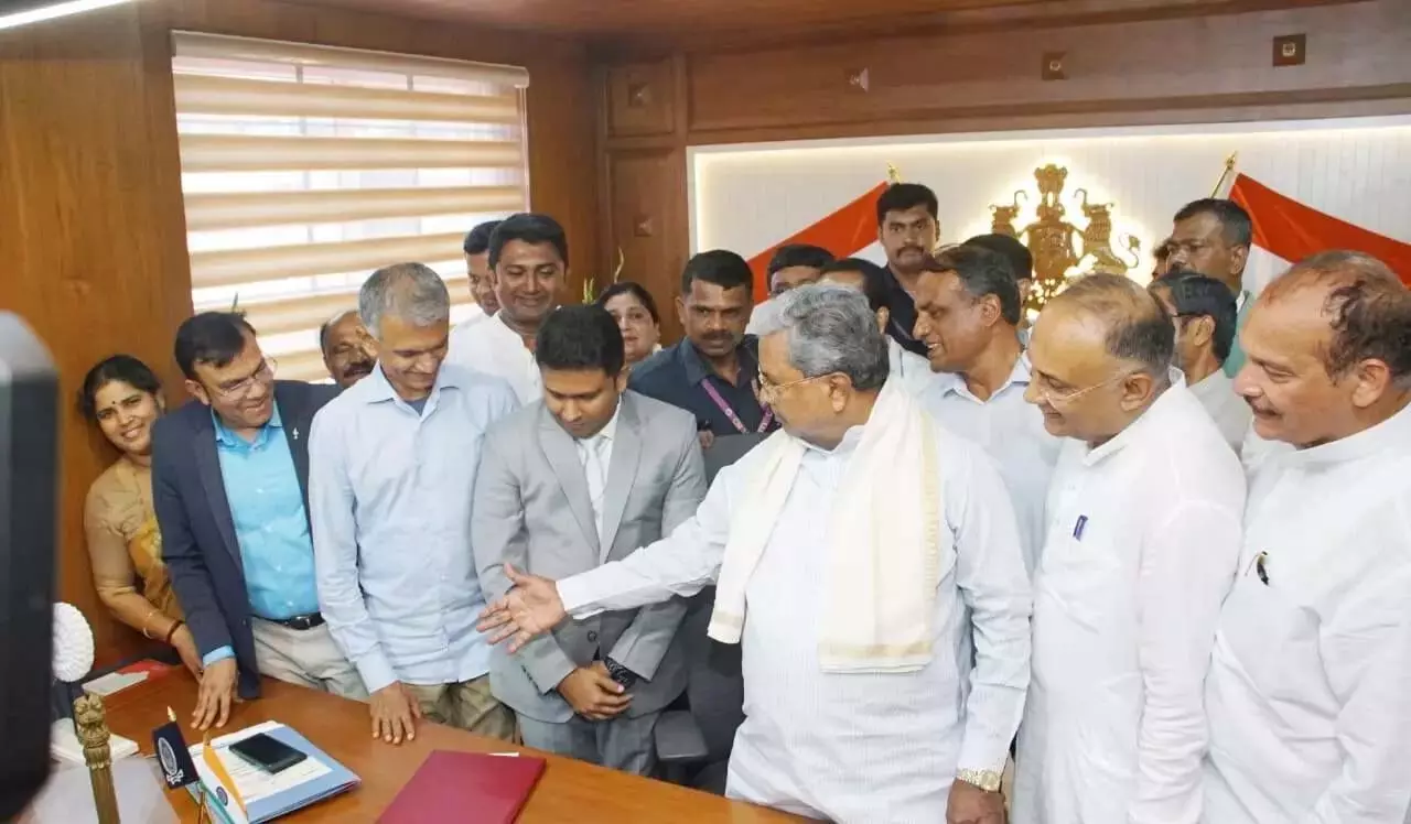 Siddaramaiah मंगलुरु में जिला कार्यालय परिसर का उद्घाटन किया, सांप्रदायिक सद्भाव और समान विकास का आह्वान किया Siddaramaiah मंगलुरु में जिला कार्यालय परिसर का उद्घाटन किया, सांप्रदायिक सद्भाव और समान विकास का आह्वान किया