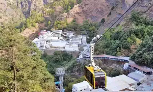 Mata Vaishno Devi : श्रद्धालुओं के लिए खुशखबरी, अब मुफ्त में मिलेगी आरती और ठहरने की सुविधा