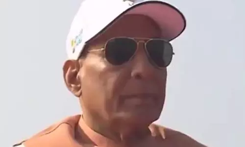 भुज एयरबेस पहुंच रहे राजनाथ सिंह
